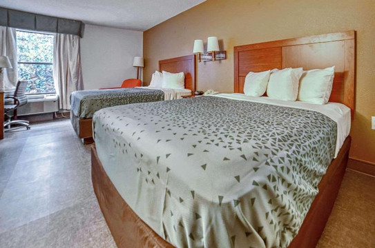 Zebulon酒店住宿-罗利品质酒店