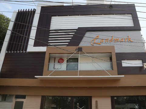 Hotel Landmark ( 400 m from Railway Station)