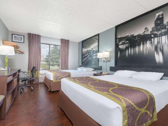 Super 8 by Wyndham Bloomington/Airport Room Type - Queen Room with Two Queen Beds - Smoking