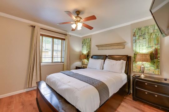 The Homestead Luxury-cozy 2BR Apartments Near SFA