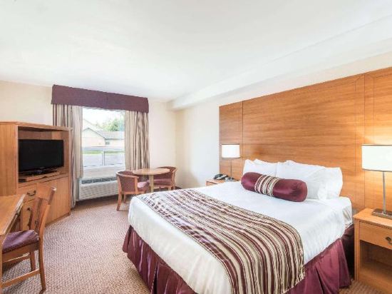 Super 8 by Wyndham Cornwall ON Room Type - King Room - Non-Smoking