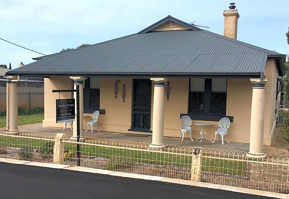 Agnes Cottage Bed & Breakfast