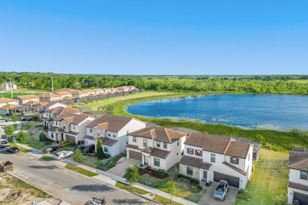 靠近迪士尼和樂高樂園：寬敞的池畔綠洲！