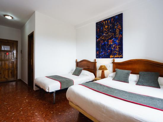 Hotel Las Errizas by Vivere Stays Room Type - Triple Room