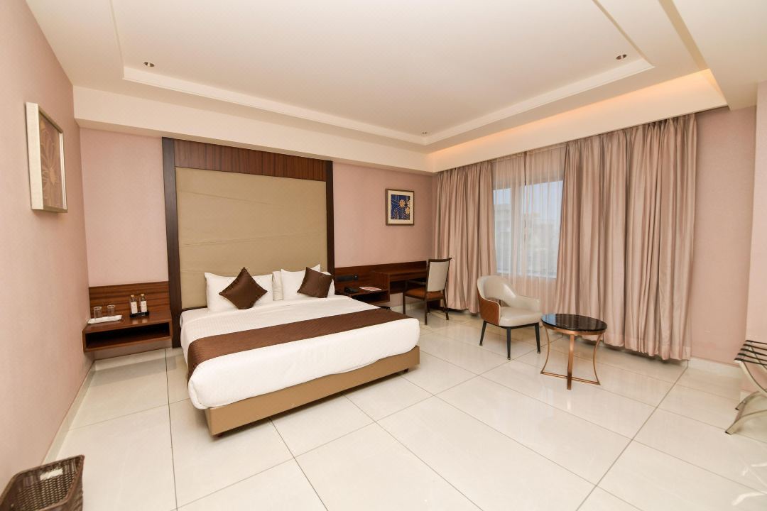 Hotel M Pro Palace Mysore - 12 Minutes to Mysore Palace