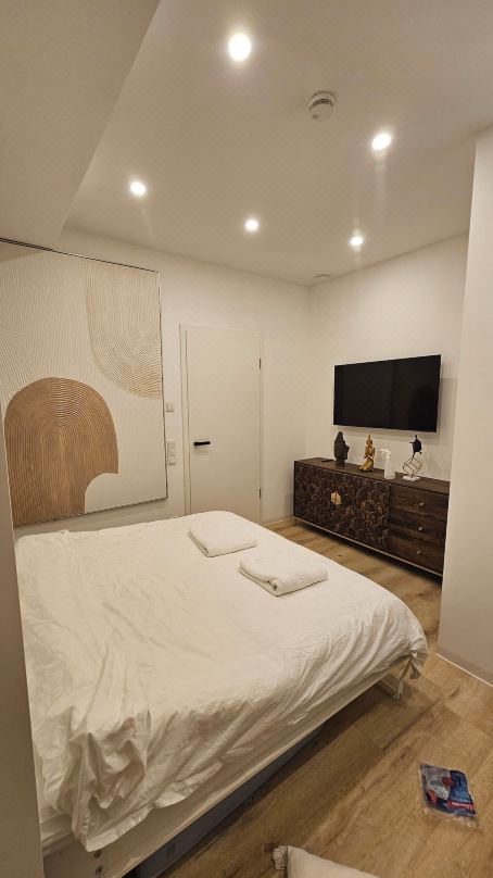 UG Neubau City Wohnung (Optional Pool+Gym+2Tes Bad Extra Buchbar)