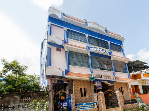 SPOT ON 65540 The Crown Residency