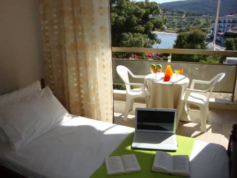 Bedroom Two Steps from Agia Marina Beach-官方