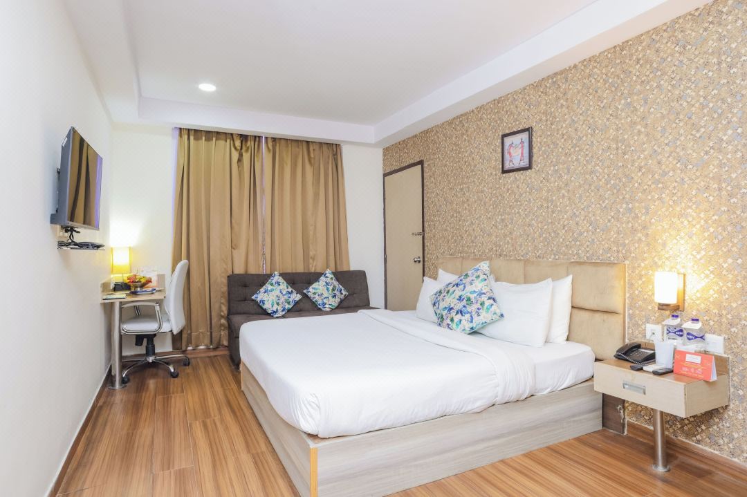 Hyphen Grand Hotel