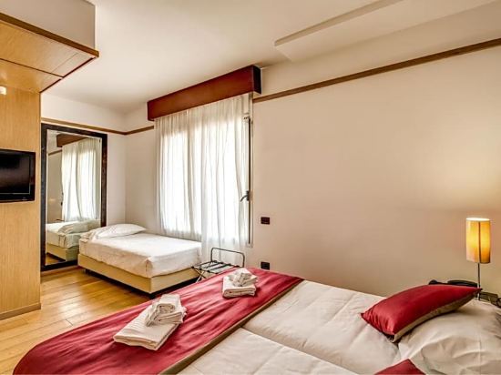 Ginevra Palace Hotel Room Type - Standard Triple Room Ginevra Palace Hotel Room Type - Standard Triple Room