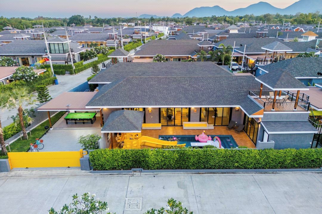 Pool Villa with Pool Table 3 Bedrooms Plus 3-5 Bathrooms at Cha-Am Beach