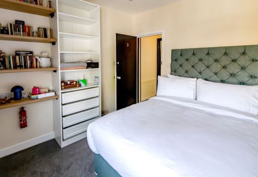 82A Dalston Lane Terrace