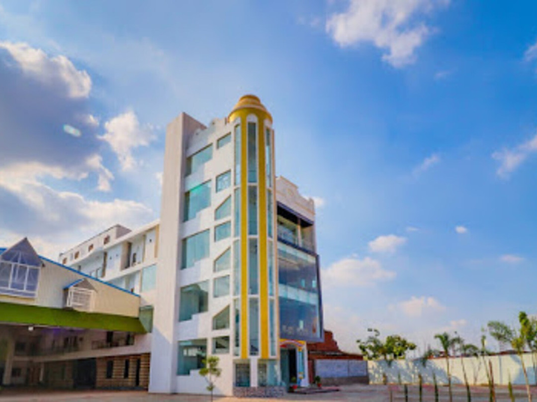 巴伍雅皇宫大酒店