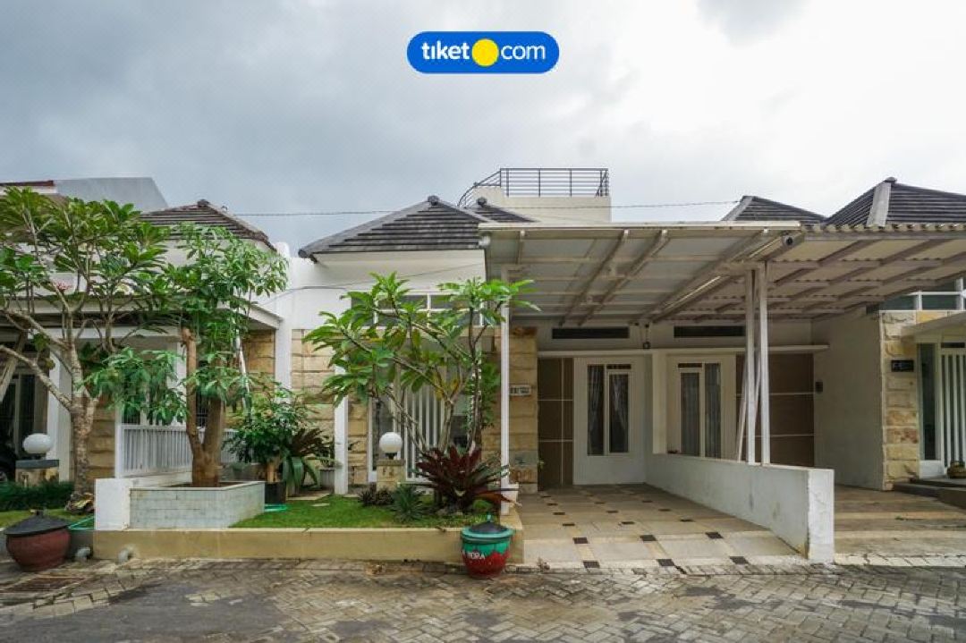 Villa NoRa with Private Pool at Batu Malang