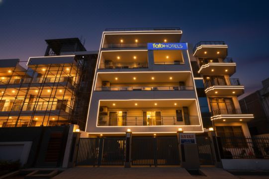 FabHotel Raahi Retreat Near Star Mall & 32nd Avenue, Gurugram