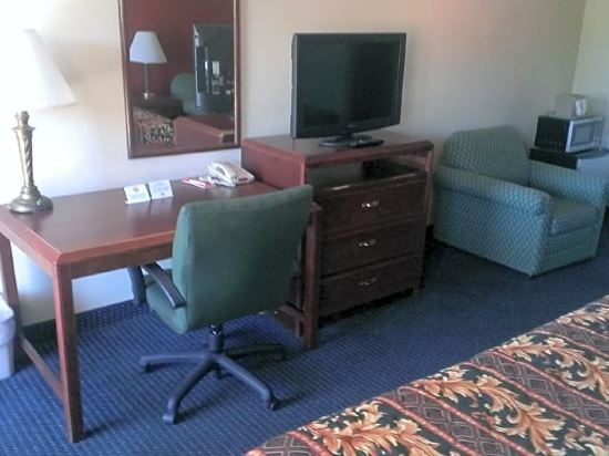 Red Carpet Inn Norwalk Room Type - King Room with Two King Beds - Smoking