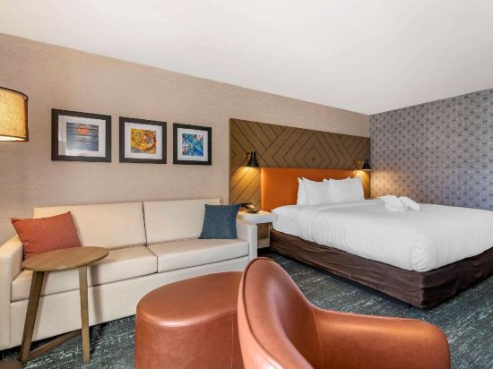 Clarion Inn Nashua Room Type - Standard King Room - Non-Smoking Clarion Inn Nashua Room Type - Standard King Room - Non-Smoking
