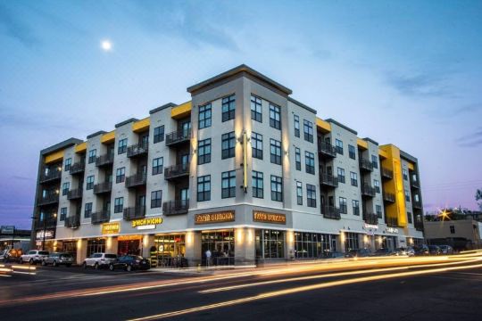 Stylish Apartment with City Views - Chic Urban Oasis