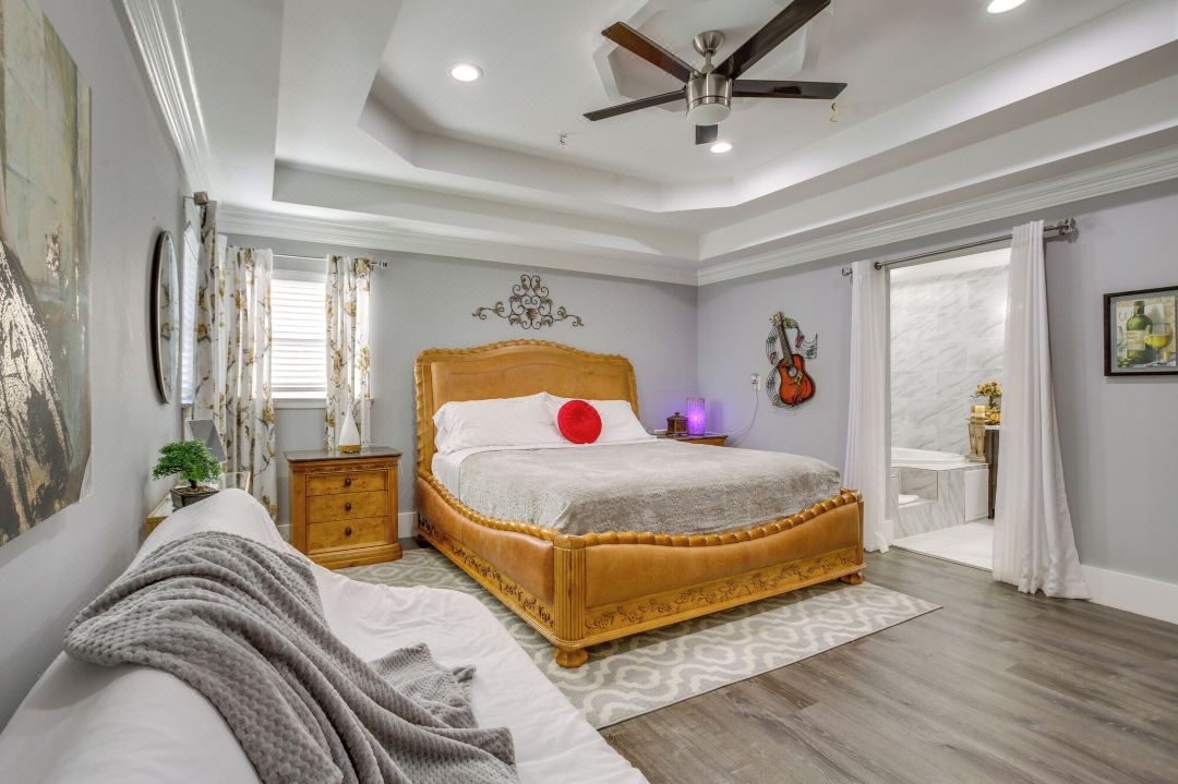 11 Mi to Nola: Westwego Home w/ Sunroom!