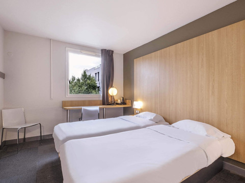 B&B HOTEL 拉罗歇尔中心酒店