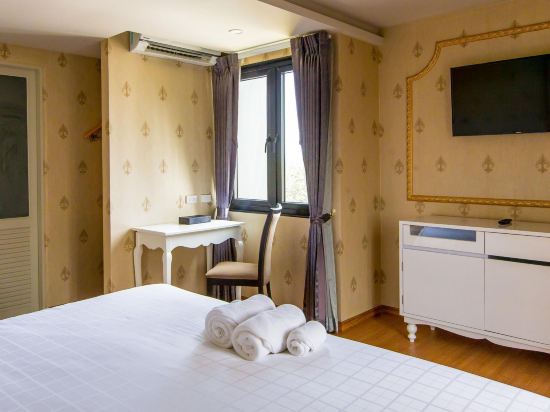 A.LIST HOTEL Room Type - Superior Room 1 King bed