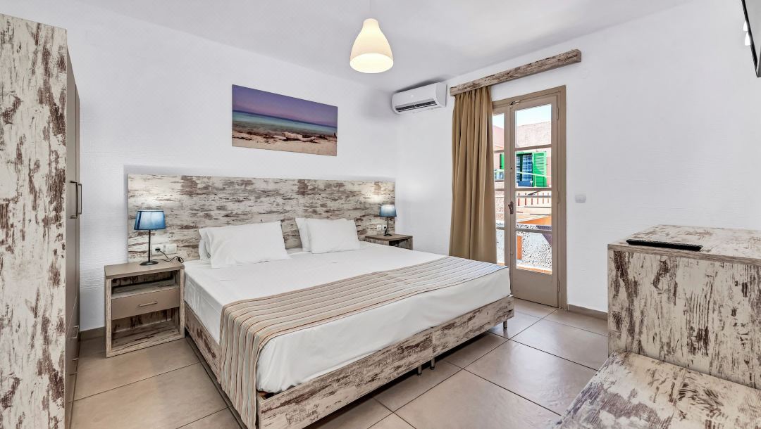 Evina Rooms & Suites