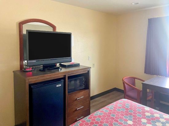 Econo Lodge Inn & Suites Corning Travel Center Room Type - Standard Queen Room - Non-Smoking Econo Lodge Inn & Suites Corning Travel Center Room Type - Standard Queen Room - Non-Smoking