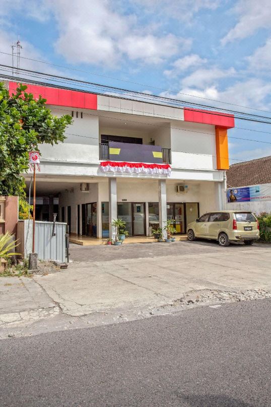 RedDoorz Near Adisucipto Airport 3