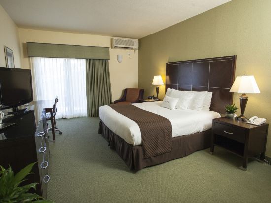 DoubleTree by Hilton Hotel & Spa Napa Valley American Canyon Room Type - 1 KING JR SUITE NONSMOKING DoubleTree by Hilton Hotel & Spa Napa Valley American Canyon Room Type - 1 KING JR SUITE NONSMOKING
