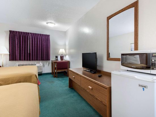 Econo Lodge Oacoma - Chamberlain West Room Type - Room, 2 Queen Beds, Non Smoking