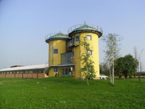 西罗斯家庭旅馆-官方