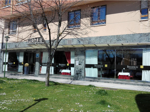 Cardenajimeno酒店住宿-洛斯布拉塞罗斯酒店