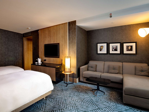 伦敦河畔希尔顿酒店主图