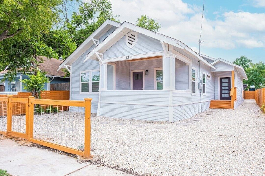 Stunning Elegance 4BR2.5 BA Near Vibrant Downtown