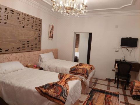 快樂的法老王風格旅館