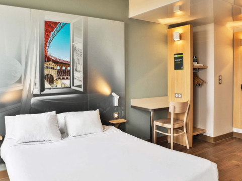 Les Landes-Genusson酒店住宿-B&B HOTEL Les Herbiers