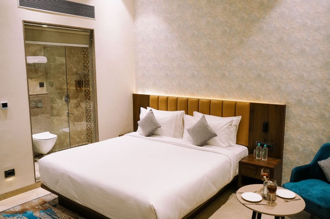 Enrise โดย Sayaji Nagpur