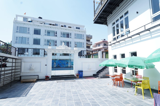 Lotus Shine N Amenities