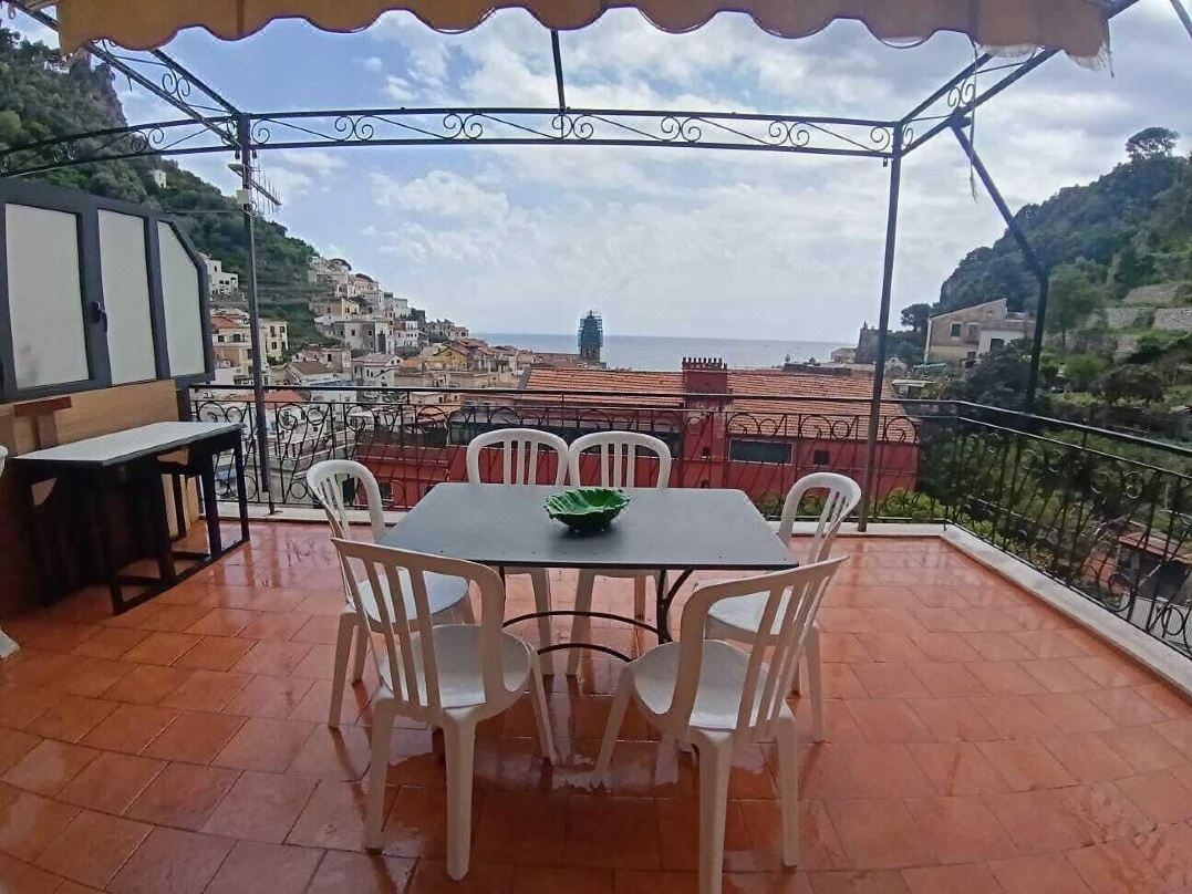 Penthouse in the historical center with sea view 5 minutes away from main square