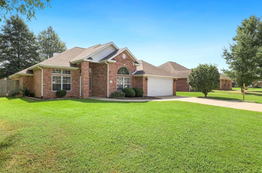 Mountain Bike Retreat and Game Room - Stylish Modern Haven