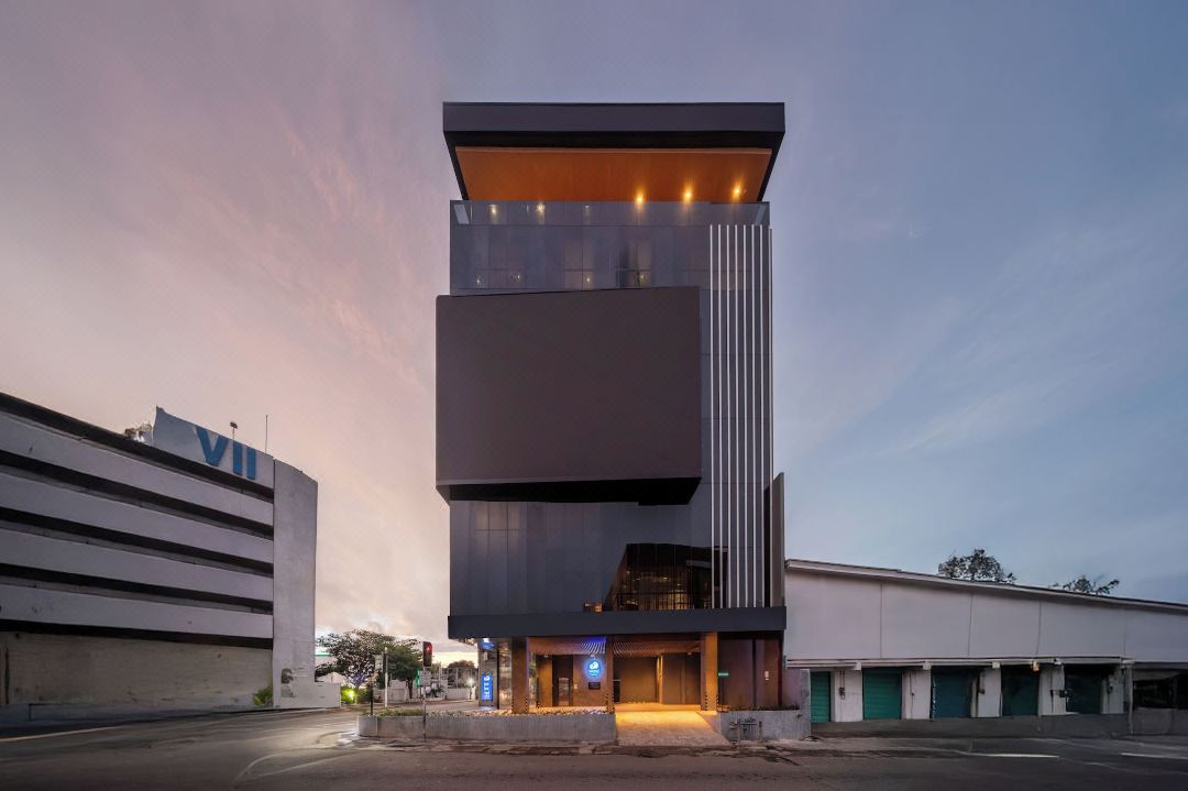 Kokotel Cebu Adira