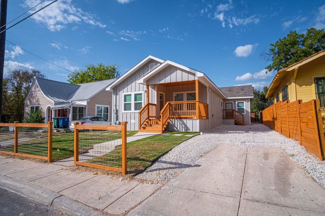 Lovely Charming 4BR2.5BA Near Downtowns Prime