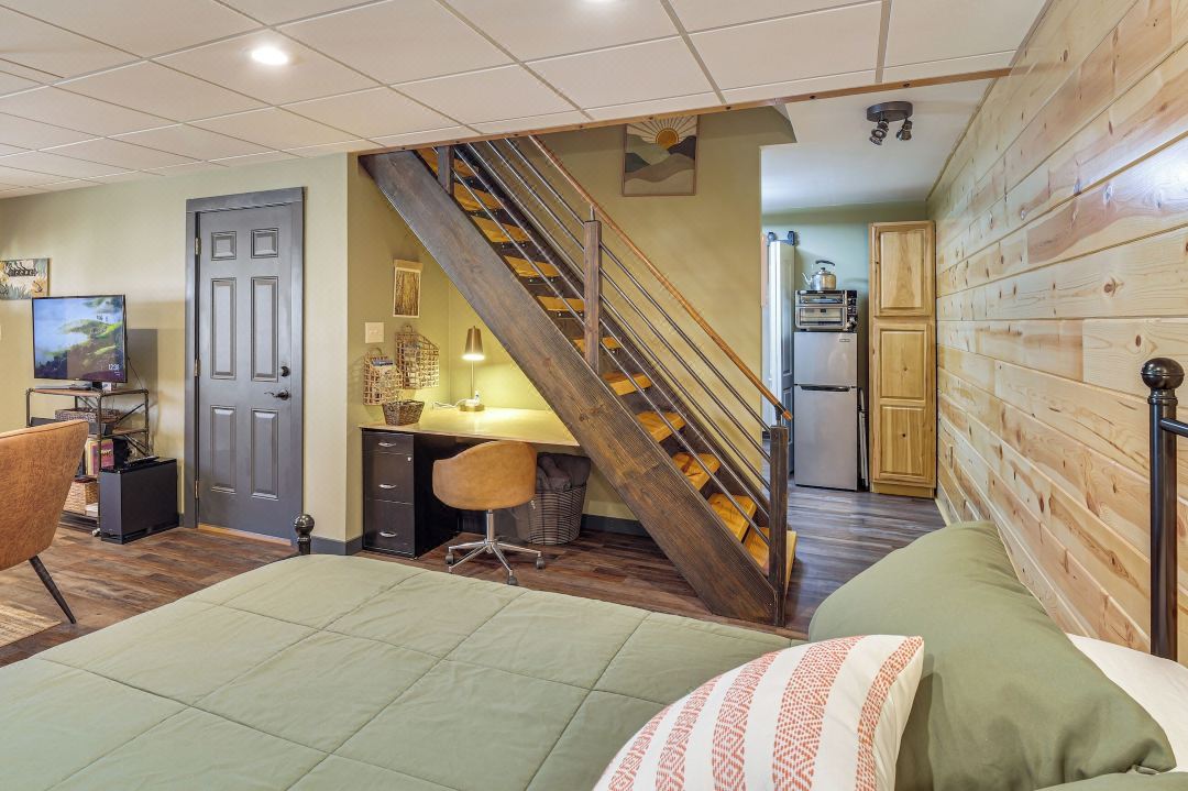 10 Mi to Downtown Clarksville: Studio w/ Patio!