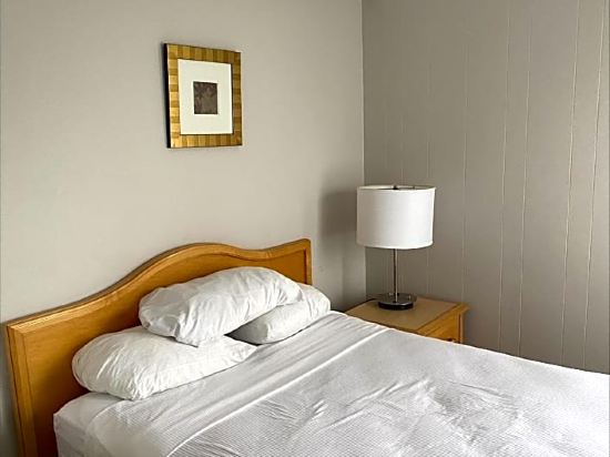 2400 Motel Room Type - Standard One Double
