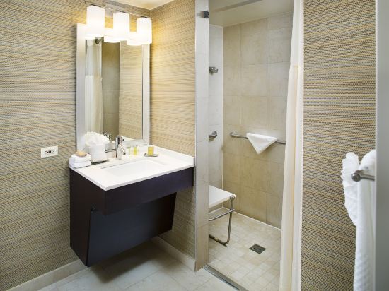 DoubleTree Hotel Baltimore - BWI Airport Room Type - King Room