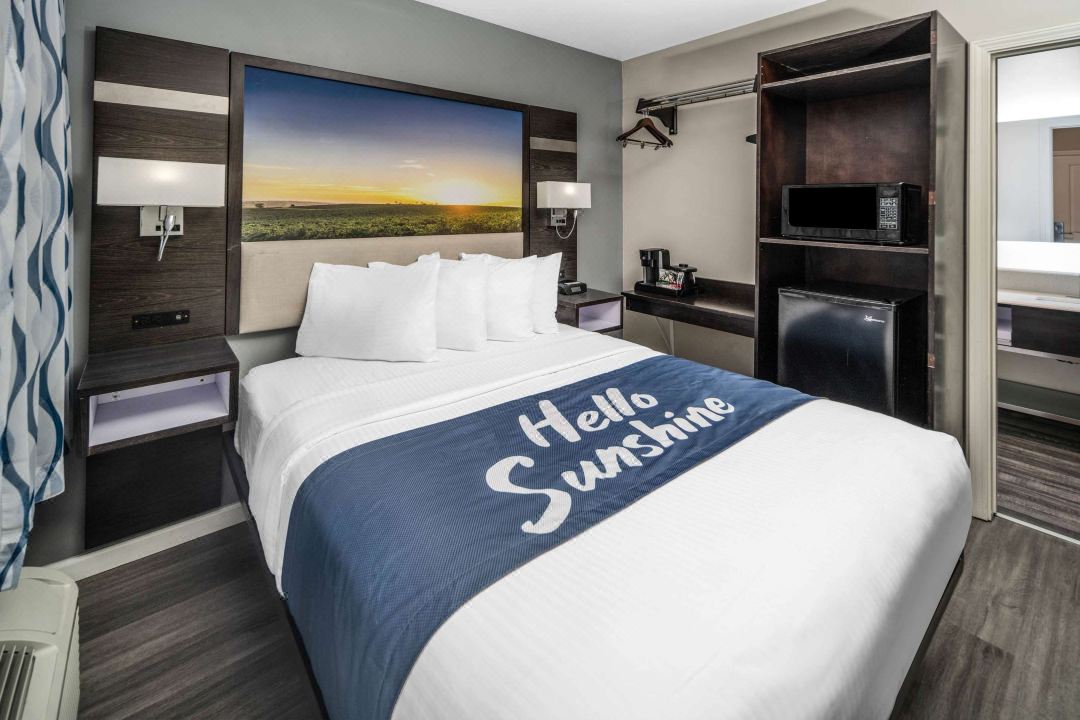 Days Inn by Wyndham Galt/Elk Grove South