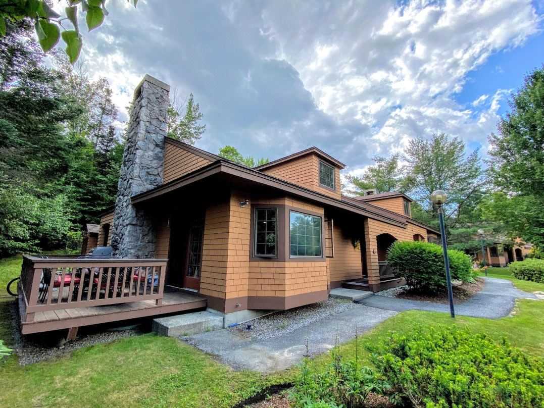 O9 New Renovated Bretton Woods Slopeside Condo with 2 Living Rooms Foosball Air Hockey