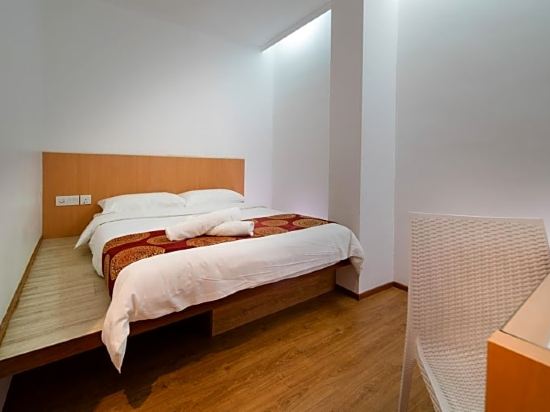 1 Million Hotel Room Type - Deluxe Queen - No Window