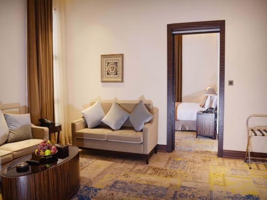 Warwick Al Khobar Room Type - Business Suite