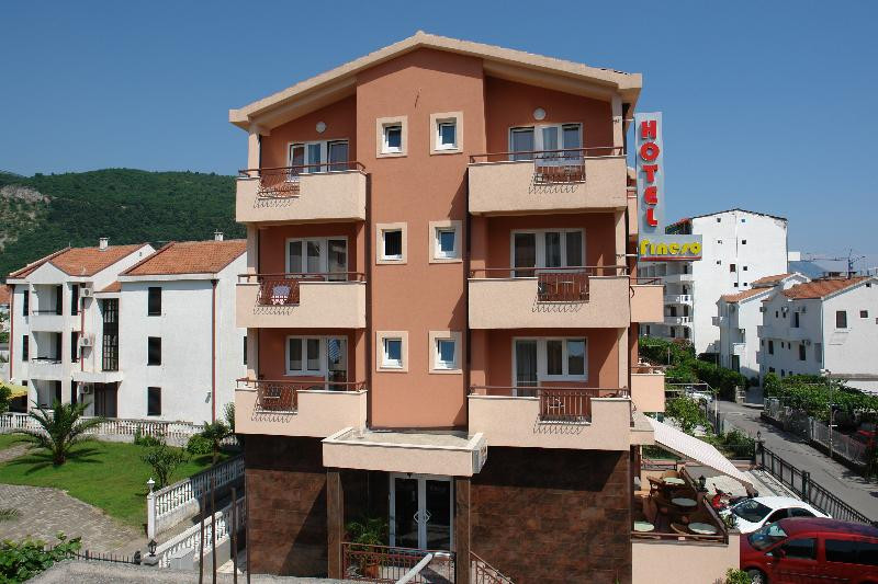 菲尼索伽尼酒店